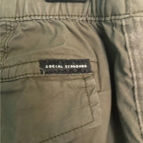 Social Standard by Sanctuary Womens Army Green Utility Cargo Crop Pant Sz Medium - Picture 4 of 8